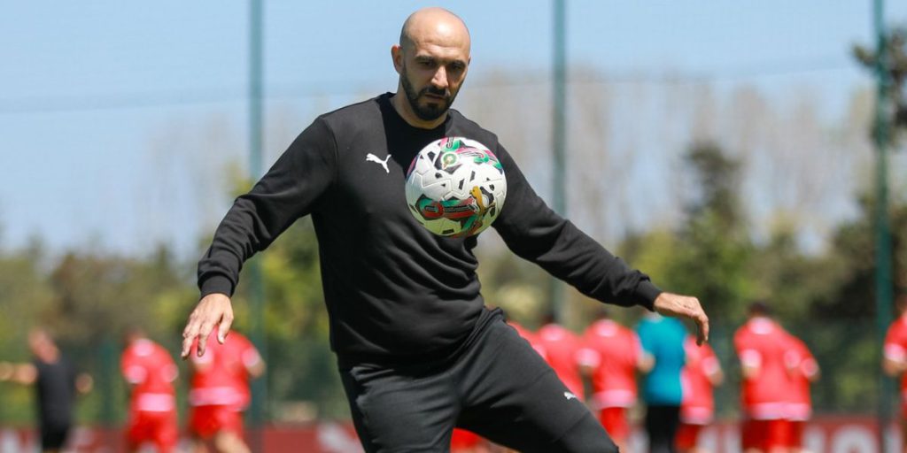 وليد الركراكي يستعين بأحد أفراد طاقم بيب غوارديولا