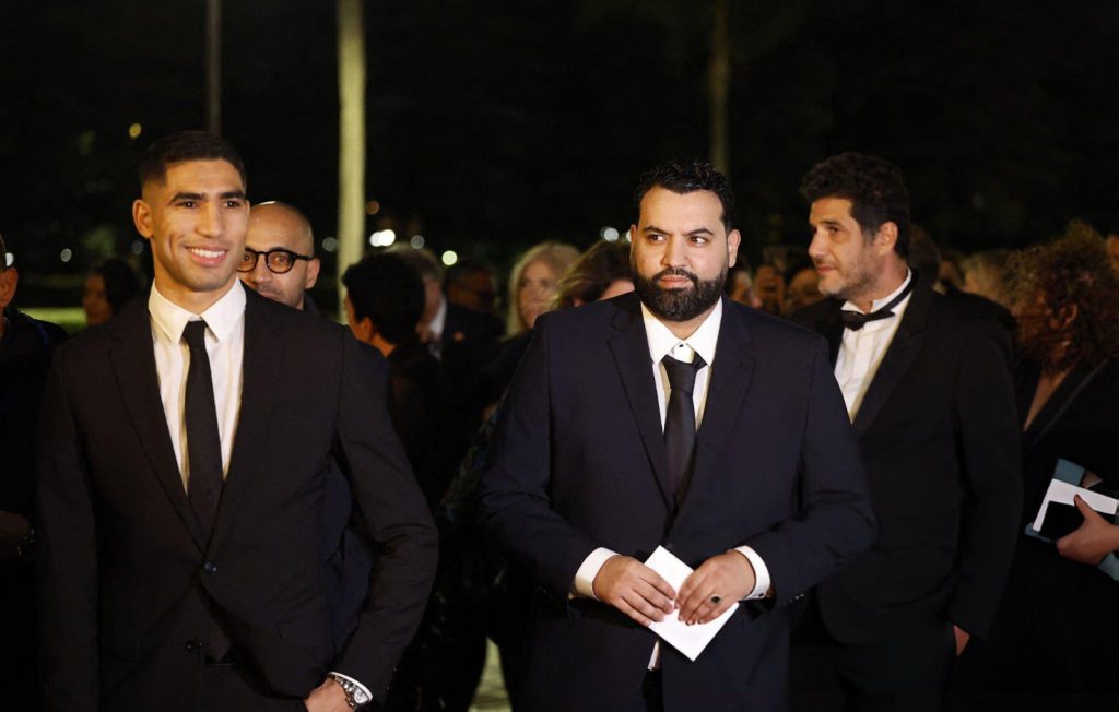 حكيمي في القصر الملكي لحضور حفل عشاء رسمي بمناسبة زيارة ماكرون للمغرب