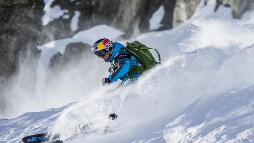 وفـ ـاة متزلجة شابة بالجيش الإيطالي بعد حادث خطير