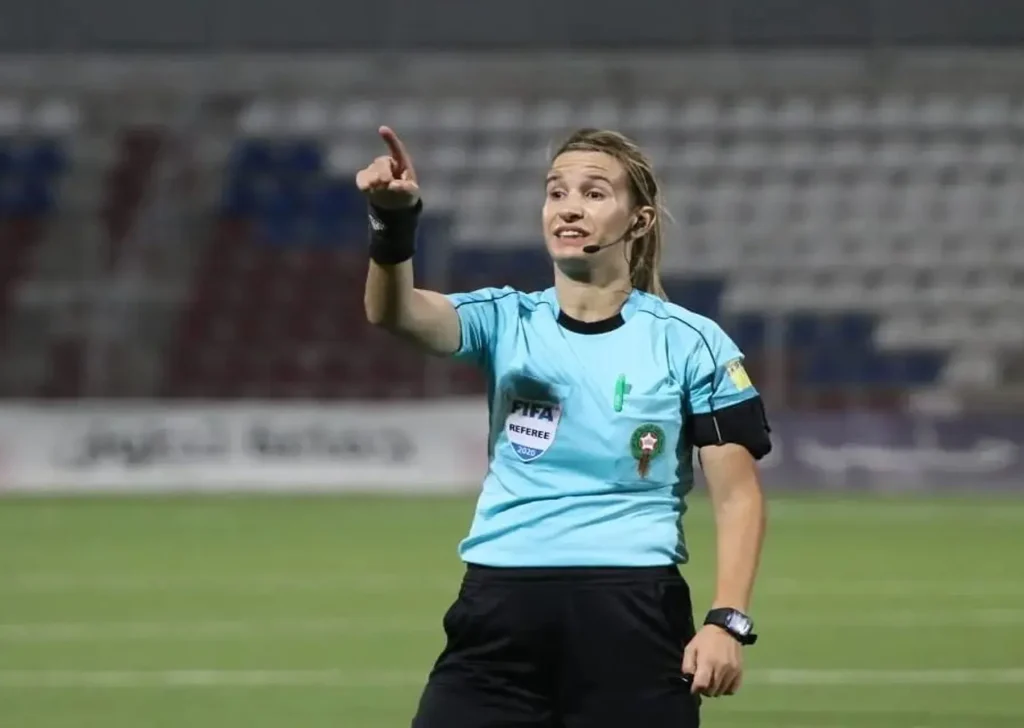 4 حكمات مغربيات ضمن القائمة الأولية لحكام دوري أبطال أفريقيا للسيدات