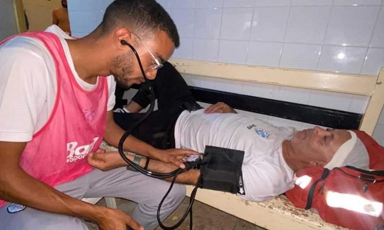 إصابة مدرب أمل تزينت أوشريف في الرأس في أحداث شغب أولاد تايمة إصابة مدرب أمل تزينت أوشريف في الرأس في أحداث شغب أولاد تايمة