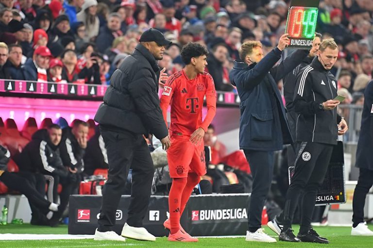 آدم أزنو يحظى بإشادة المدير الرياضي لبايرن ميونيخ