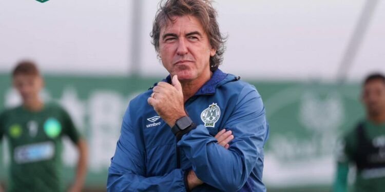 إدارة الرجاء الرياضي تجتمع بالمدرب سابينتو بسبب أزمة النتائج إدارة الرجاء الرياضي تجتمع بالمدرب سابينتو بسبب أزمة النتائج