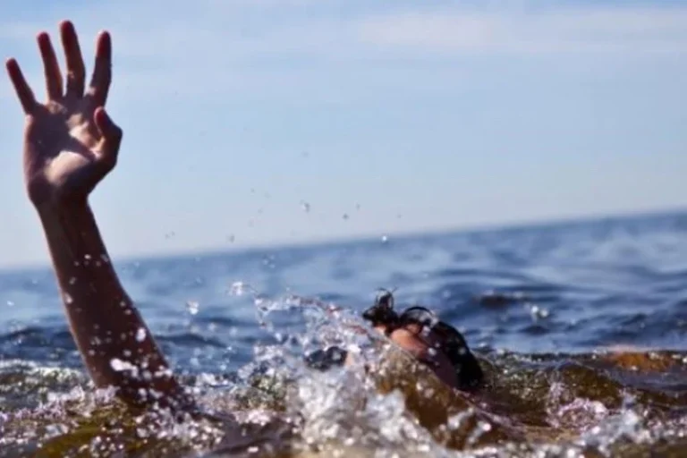 غرق أفراد من جمهور أولمبيك آسفي اثناء محاولتهم الهجرة السرية غرق أفراد من جمهور أولمبيك آسفي اثناء محاولتهم الهجرة السرية