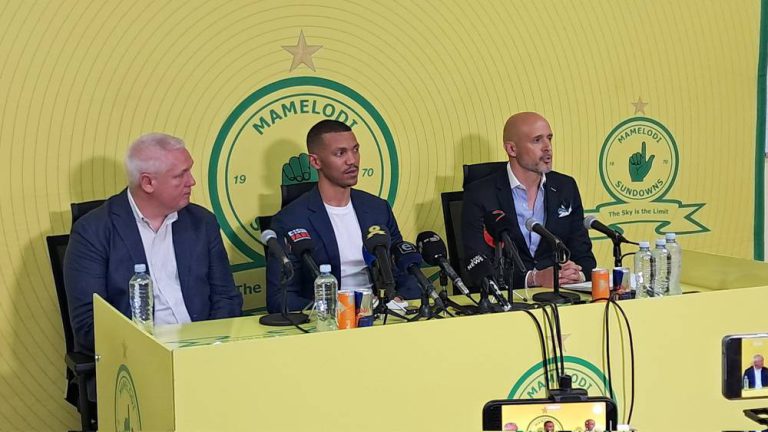 يهم الرجاء والجيش .. سان داونز يعلن تعاقده مع المدرب كاردوزو