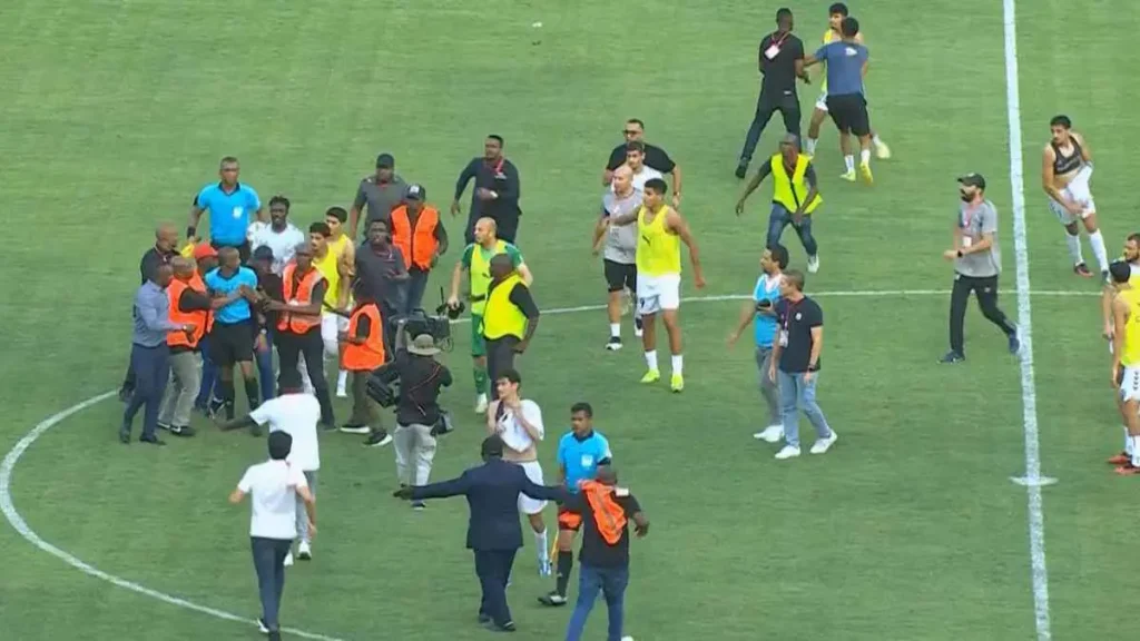 أحداث شغب في مباراة الصفاقسي وسيمبا