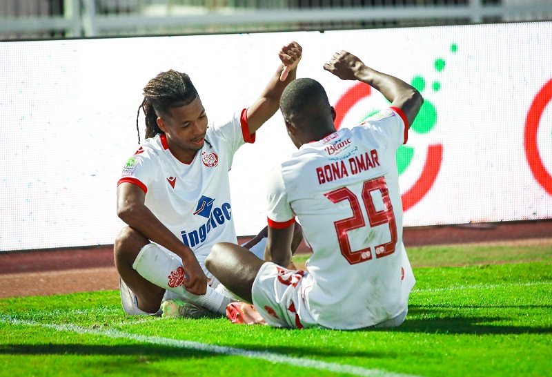 الوداد يفوز على شباب السوالم بثلاثية مدوية