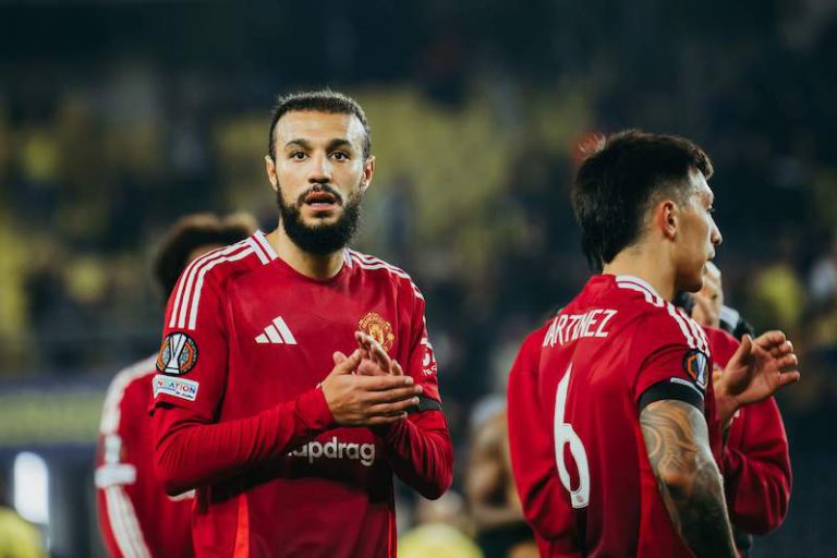 مزراوي يرد على مدربه أموريم ويشيد بمستوى دي ليخت