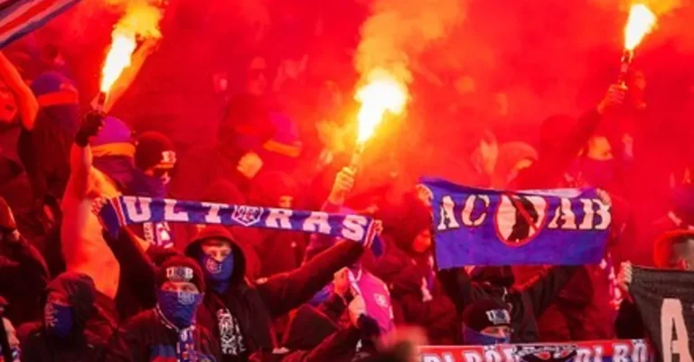 الإتحاد الأروبي يعاقب رينجرز بسبب لافتة عنصرية