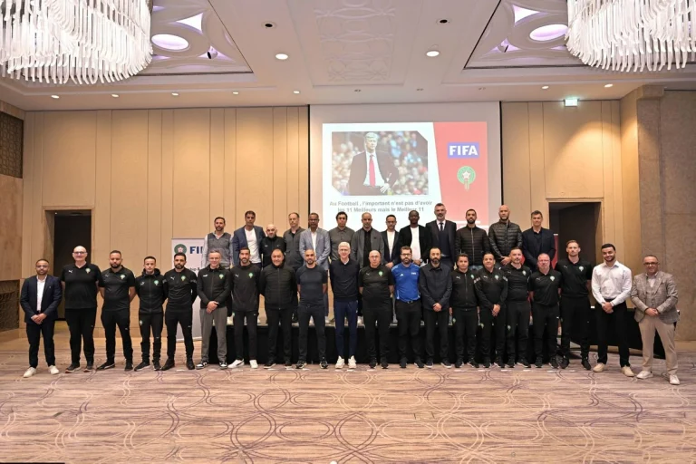 فينغر يؤطر لقاء تقنيا بالدار البيضاء بحضور الناخب الوطني الركراكي