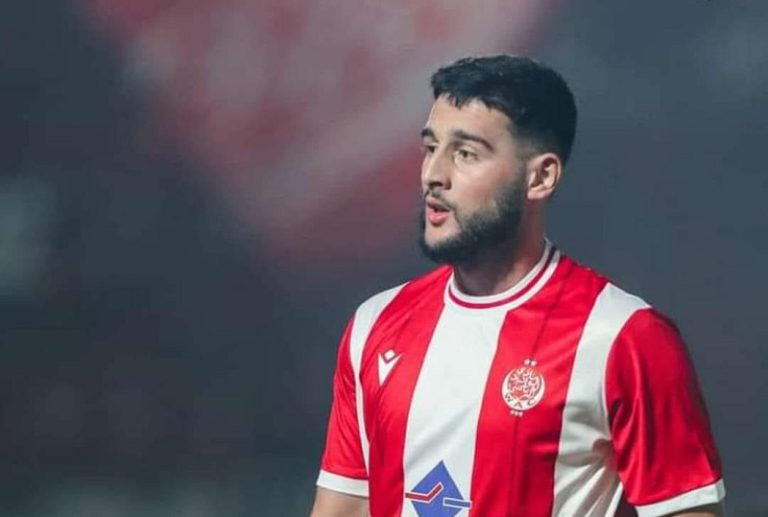 نسيم الشادلي بين البقاء في الإمارات أو العودة إلى الوداد