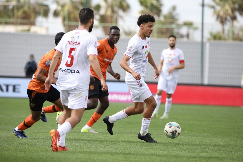 حسنية أكادير يفوز على نهضة بركان وينعش حظوظه في البقاء