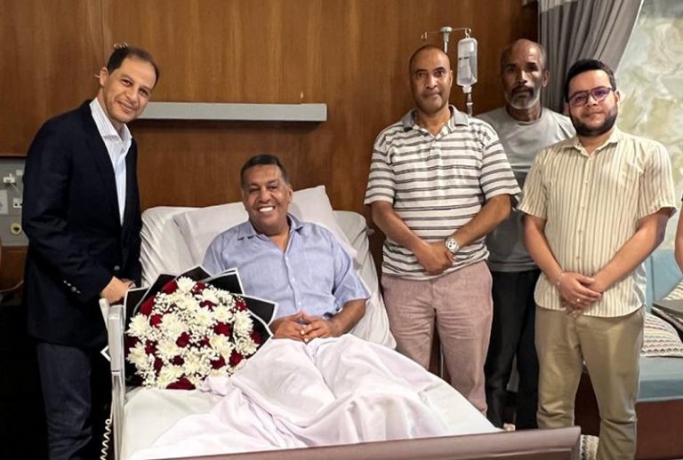 سفير المغرب بتنزانيا يزور رشيد الطاوسي بعد تعرضه للإصابة بالملاريا