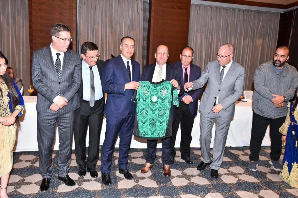 والي قسنطينة يستقبل خصم نهضة بركان و يعدهم بمنحة مالية للفوز على الفريق المغربي