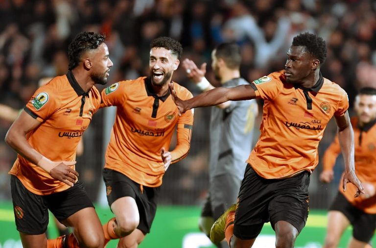 نهضة بركان يدك شباك قسنطينية برباعية ويضع قدما في نهائي كأس الكونفدرالية