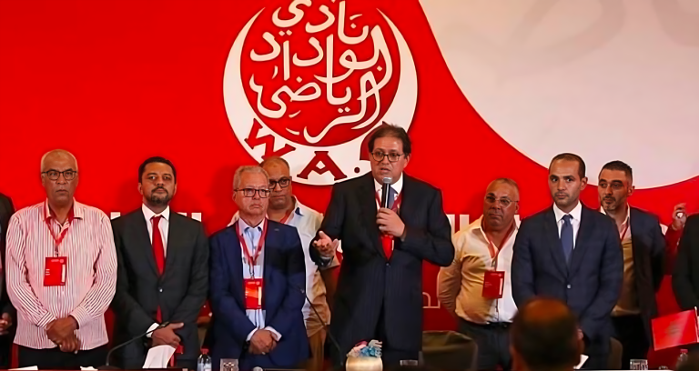 منخرطو الوداد يهاجمون أيت منا ويطالبونه بالرحيل