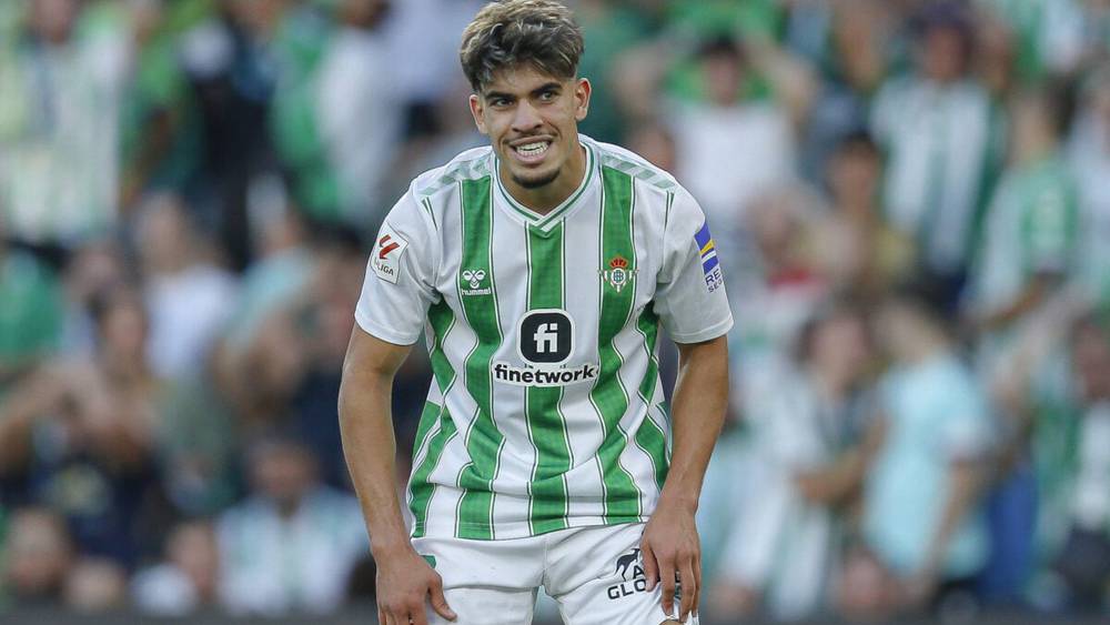 الزلزولي خارج قائمة بيتيس للمباراة الرابعة تواليا