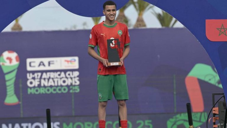 عدة أندية أوروبية تراقب وزان والقلق يسيطر على أياكس خوفا من رحيله