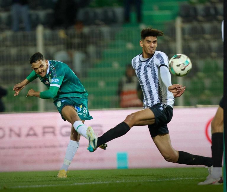 الرجاء الرياضي ضد الإتحاد الإسلامي الوجدي