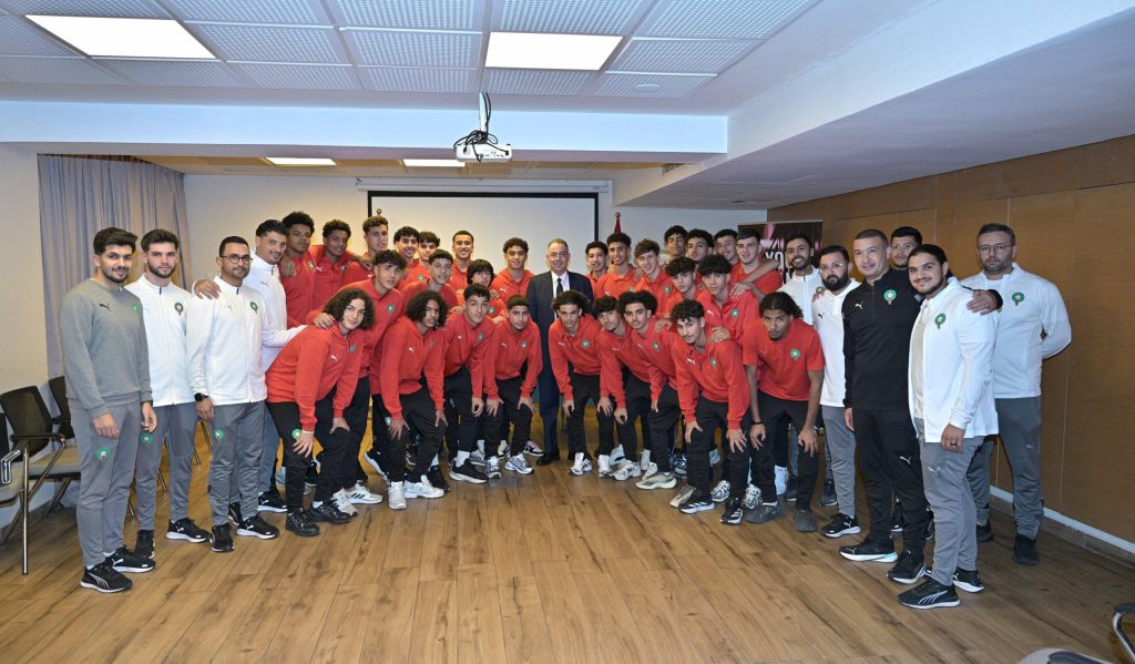 لقجع يزور لاعبي منتخب أقل من 17 سنة