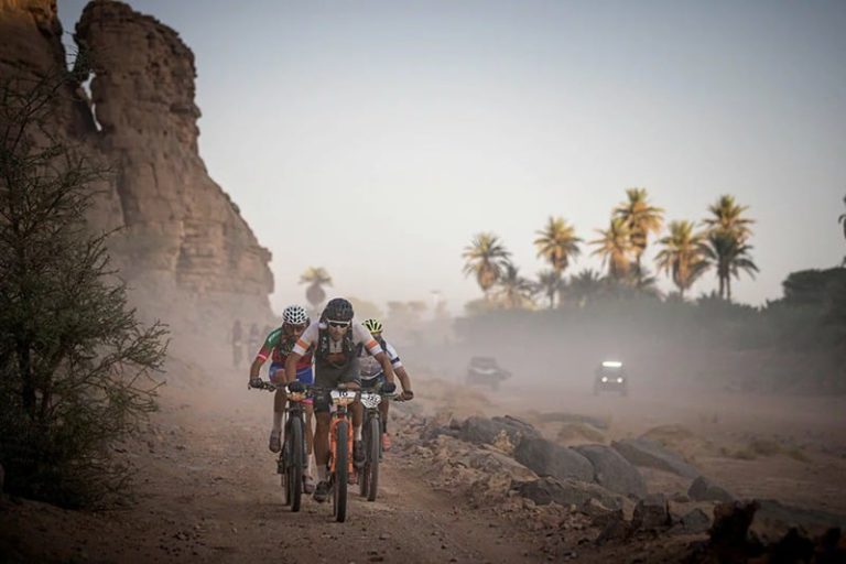 جهة درعة تافيلالت تحتضن الدورة الـ20 للحاق الدولي للدراجات الجبلية “سكودا تيتان"