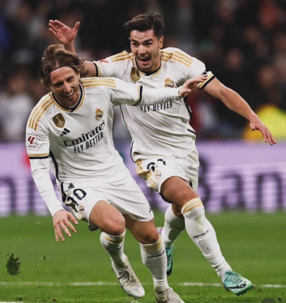 إبراهيم دياز يودّع مودريتش برسالة مؤثرة: “وداعا لأسطورة خلدت اسمها في ريال مدريد”