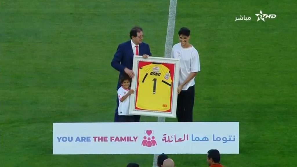 تكريم مؤثر لياسين بونو قبل ودية الوداد وإشبيلية