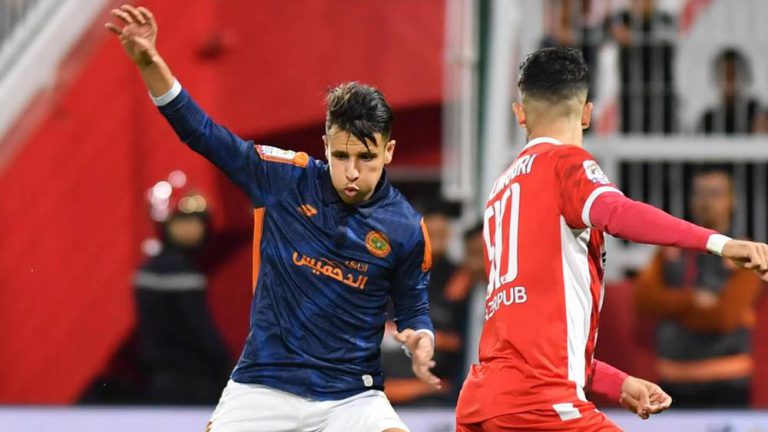 نهضة بركان يستعيد نغمة الانتصارات بفوز كبير على النادي المكناسي برباعية