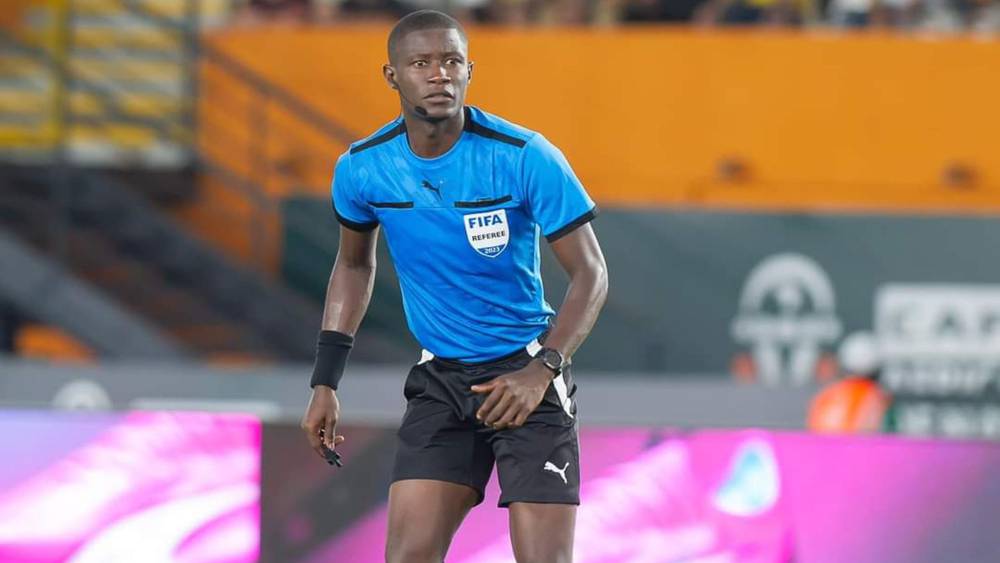 حكم غابوني يُدير ذهاب نهائي كأس الكونفدرالية بين نهضة بركان وسيمبا