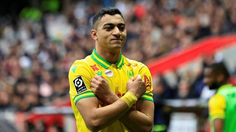 نانت الفرنسي يعاقب المصري مصطفى محمد لرفضه دعم المثليين!