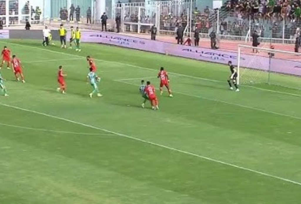 تعادل سلبي يؤجل حسم الصعود بين رجاء بني ملال وحسنية أكادير