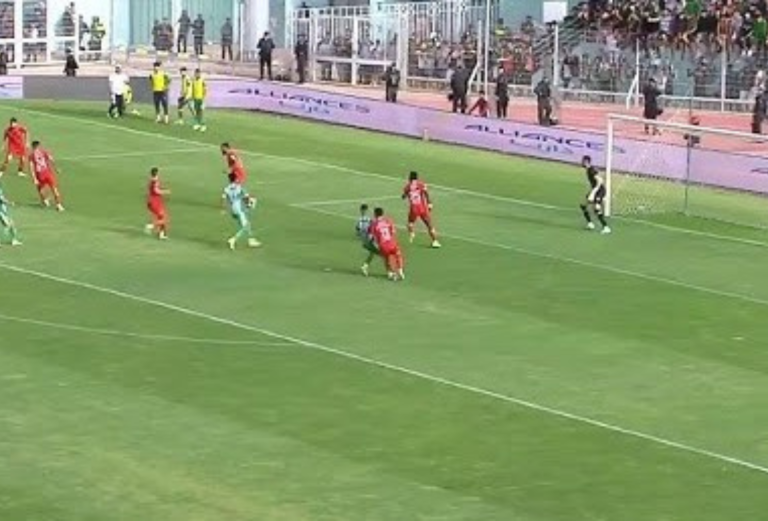 تعادل سلبي يؤجل حسم الصعود بين رجاء بني ملال وحسنية أكادير