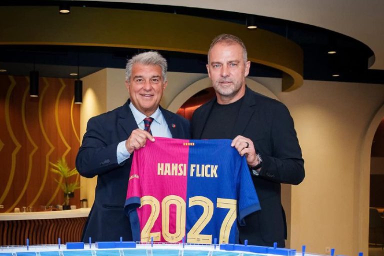 برشلونة يمدد عقد هانزي فليك حتى صيف 2027