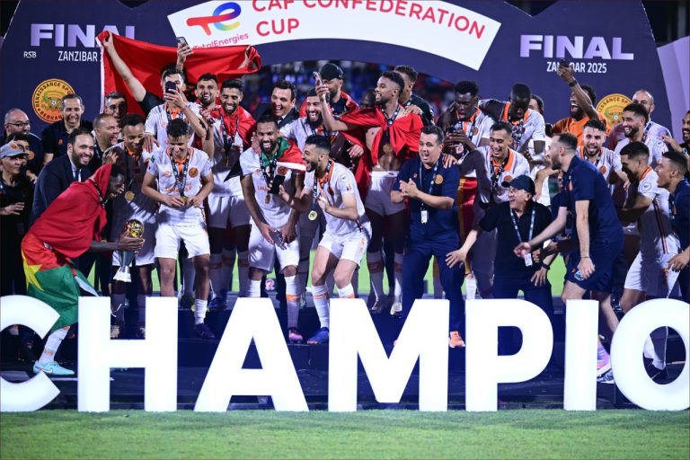 تتويج نهضة بركان بكأس الكونفدرالية