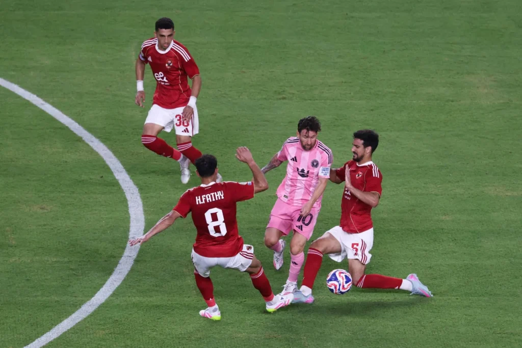 ميسي ضد الأهلي المصري