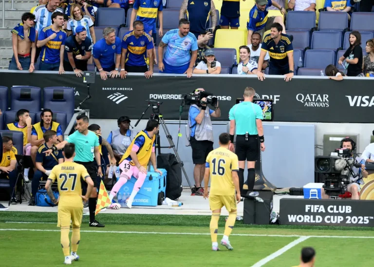 الطقس يوقف مباراة بوكا جونيورز وأوكلاند سيتي