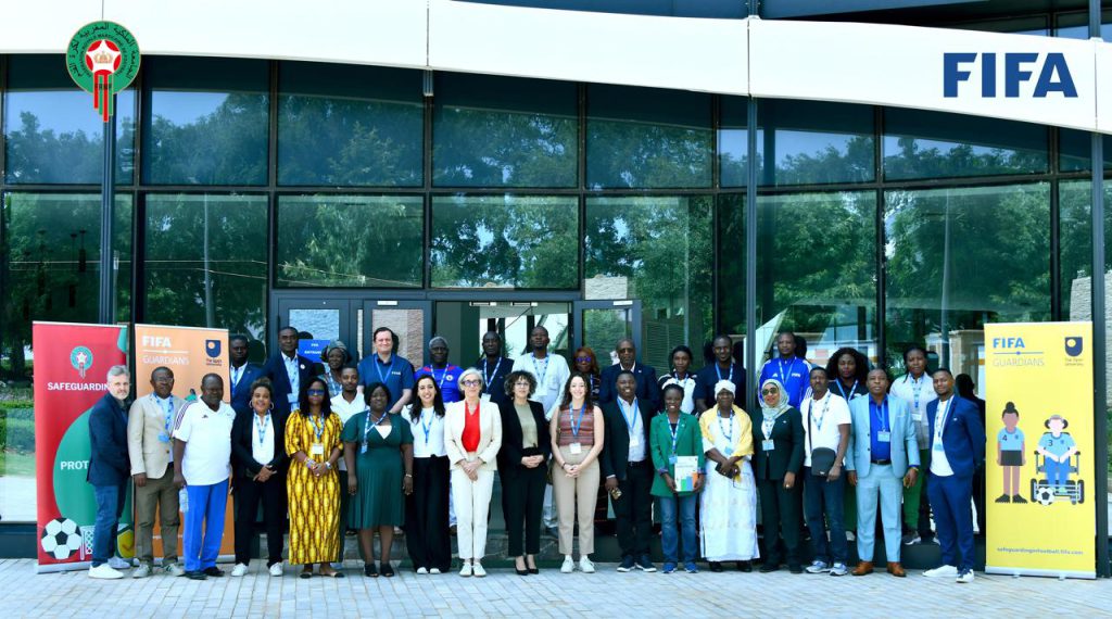 "فيفا" ينظم ورشة "الحماية في الوسط الكروي" بالمغرب