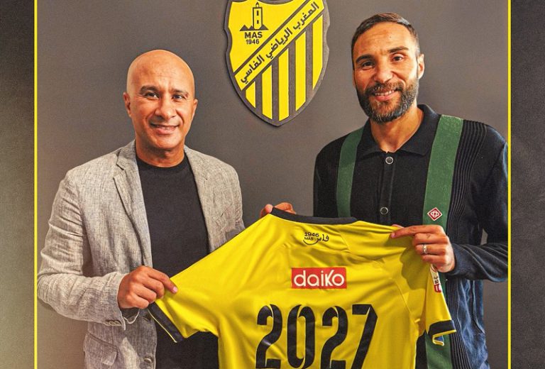 المغرب الفاسي يجدد عقد لاعبه آيت الخرصة