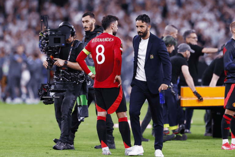 روبن أموريم يُشيد بفرنانديز بعد تألقه أمام وست هام