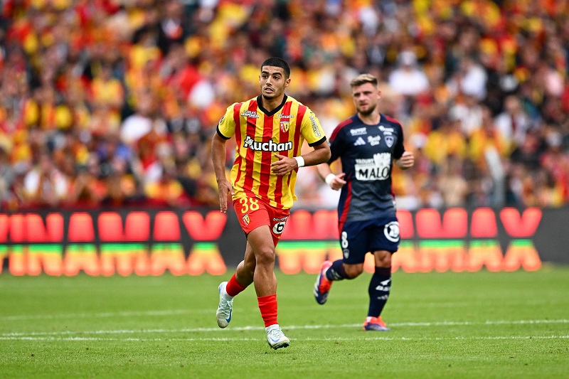 أنس الزروري مرشح لمغادرة لانس هذا الصيف وسط اهتمام أوروبي متزايد