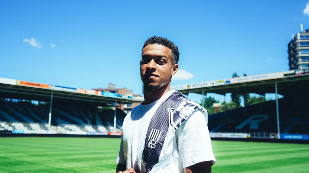 ياسين خليفي يوقّع لشارلوروا البلجيكي بعقد يمتد لعامين