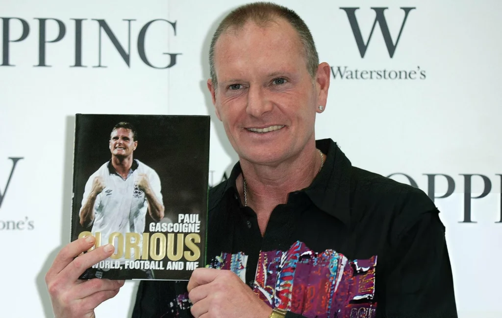 نقل أسطورة إنجلترا إلى العناية المركزة بعد أزمة صحية مفاجئة