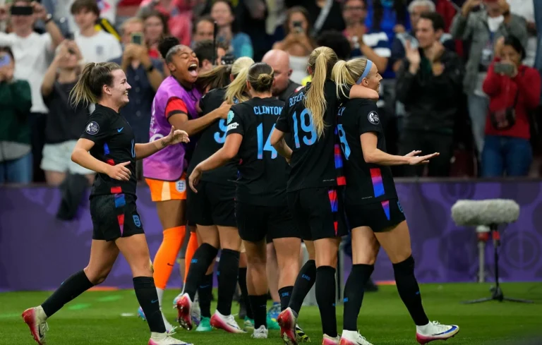 إنجلترا تبلغ نهائي كأس أمم أوروبا للسيدات بعد فوز درامي على إيطاليا