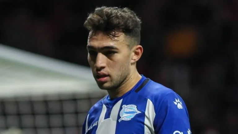 منير الحدادي يقترب من العودة إلى الدوري الإسباني عبر بوابة ألافيس