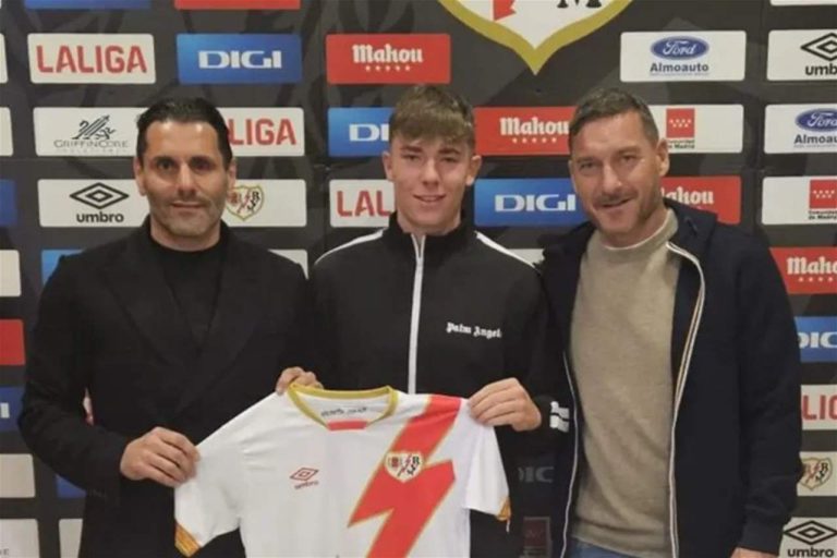 نجل توتي يعتزل كرة القدم في سن 19 عامًا ويتجه للعمل الفني