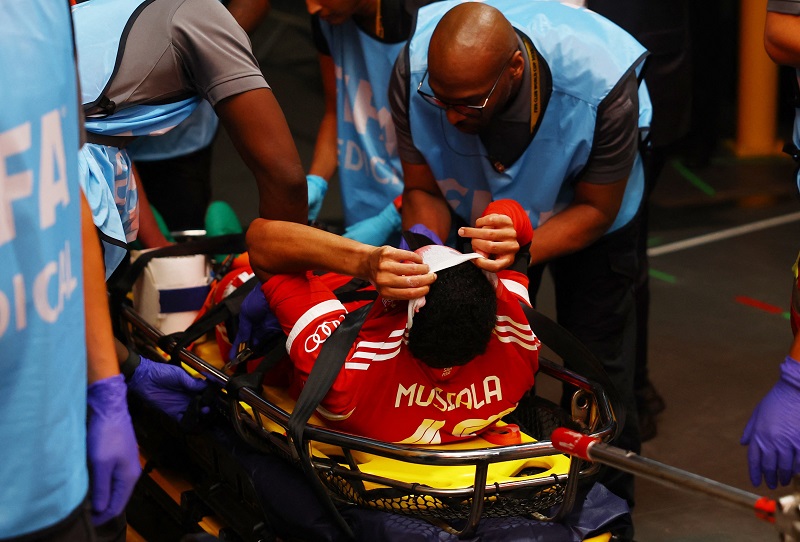 إصابة خطيرة لجمال موسيالا في مواجهة باريس سان جيرمان