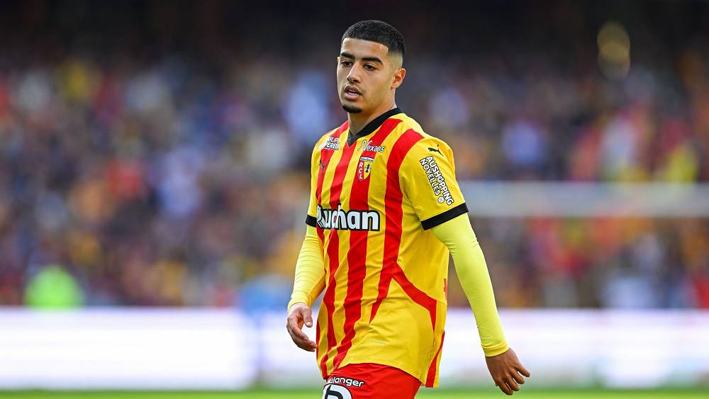 الزروري يقترب من مغادرة لانس نحو باناثينايكوس على سبيل الإعارة