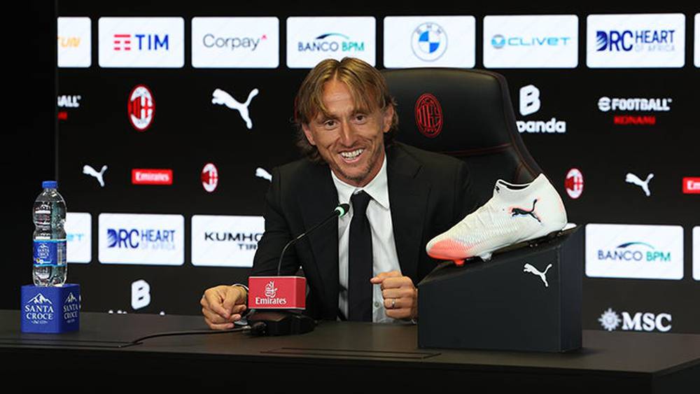 ميلان يقدّم مودريتش وسط ترحيب جماهيري كبير