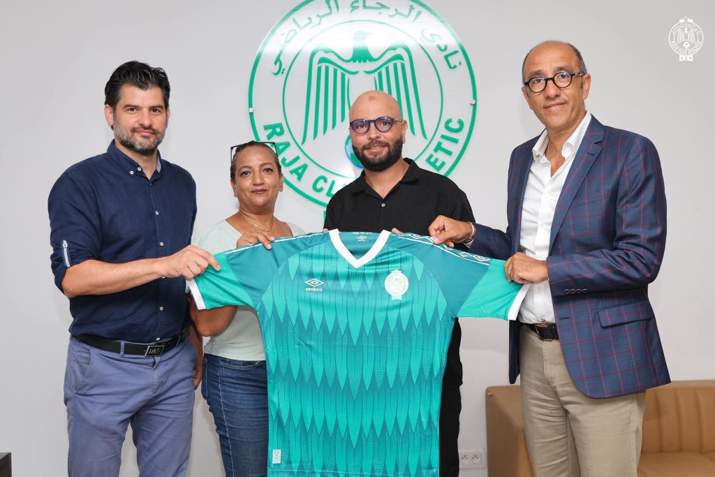 الرجاء الرياضي يمدد عقد المدرب المهدي أزوار لموسم إضافي مع فريق السيدات