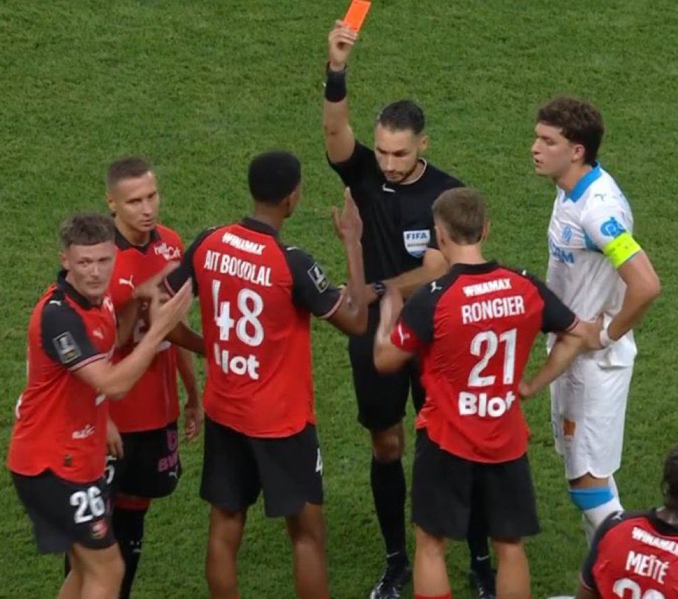 آيت بودلال يتلقى بطاقة حمراء في ظهوره الأول مع رين بالدوري الفرنسي